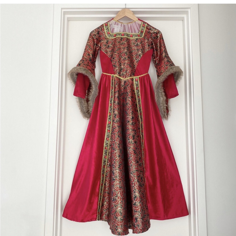 Chasing Fireflies, Queen Isabella Costume, Girls Size 4, Dress & Wand